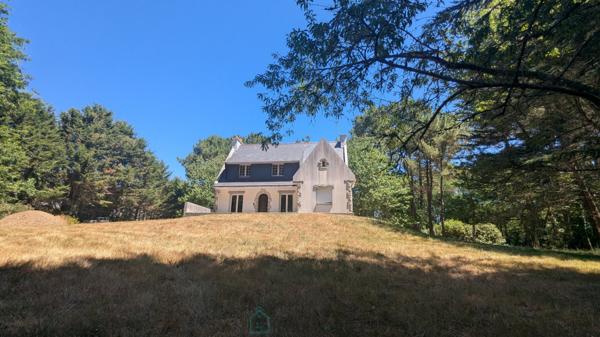 Maison familiale de 5 chambres à rénover – Sous-sol complet – Terrain de 8 291 m² – À 1,6 km de la Petite Mer de Gâvres