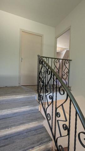 Maison familiale de 5 chambres à rénover – Sous-sol complet – Terrain de 8 291 m² – À 1,6 km de la Petite Mer de Gâvres