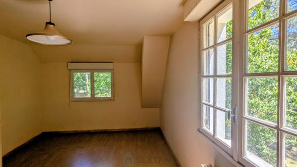 Maison familiale de 5 chambres à rénover – Sous-sol complet – Terrain de 8 291 m² – À 1,6 km de la Petite Mer de Gâvres