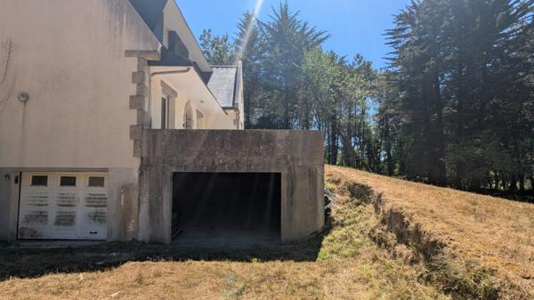 Maison familiale de 5 chambres à rénover – Sous-sol complet – Terrain de 8 291 m² – À 1,6 km de la Petite Mer de Gâvres