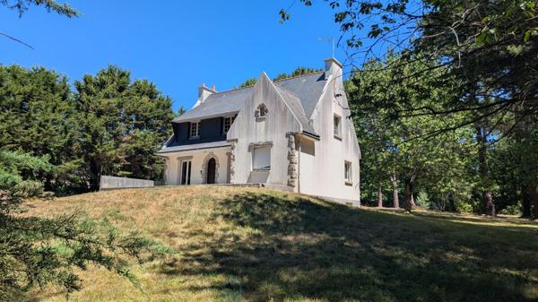 Maison familiale de 5 chambres à rénover – Sous-sol complet – Terrain de 8 291 m² – À 1,6 km de la Petite Mer de Gâvres