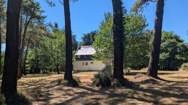 Maison familiale de 5 chambres à rénover – Sous-sol complet – Terrain de 8 291 m² – À 1,6 km de la Petite Mer de Gâvres