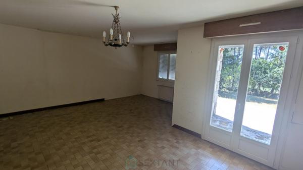 Maison familiale de 5 chambres à rénover – Sous-sol complet – Terrain de 8 291 m² – À 1,6 km de la Petite Mer de Gâvres