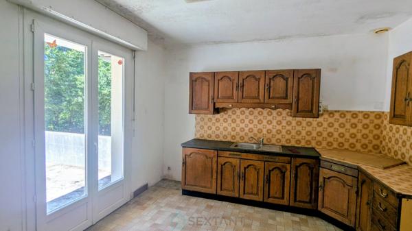 Maison familiale de 5 chambres à rénover – Sous-sol complet – Terrain de 8 291 m² – À 1,6 km de la Petite Mer de Gâvres