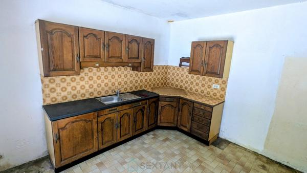 Maison familiale de 5 chambres à rénover – Sous-sol complet – Terrain de 8 291 m² – À 1,6 km de la Petite Mer de Gâvres