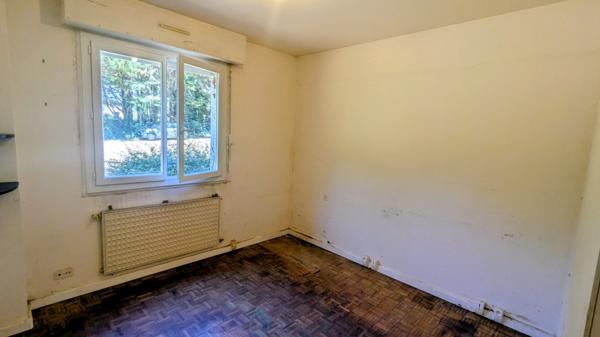 Maison familiale de 5 chambres à rénover – Sous-sol complet – Terrain de 8 291 m² – À 1,6 km de la Petite Mer de Gâvres