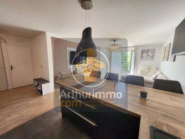 Vente                                                      Appartement
                        
                     3 pièces                      69 m2                     à Ormesson-sur-Marne