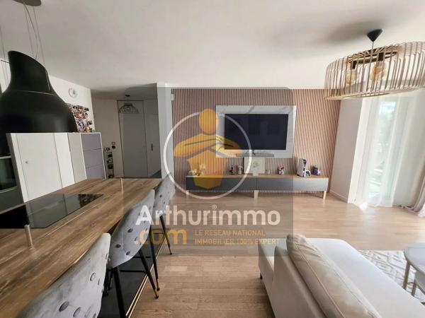 Vente                                                      Appartement
                        
                     3 pièces                      69 m2                     à Ormesson-sur-Marne