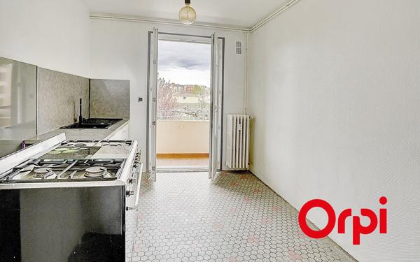 Appartement à vendre    3 pièces •  Bourgoin-Jallieu