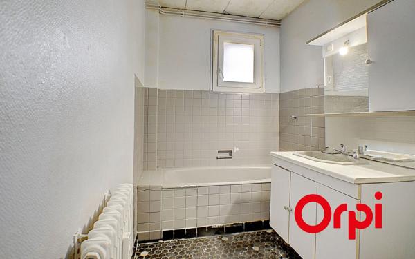 Appartement à vendre    3 pièces •  Bourgoin-Jallieu