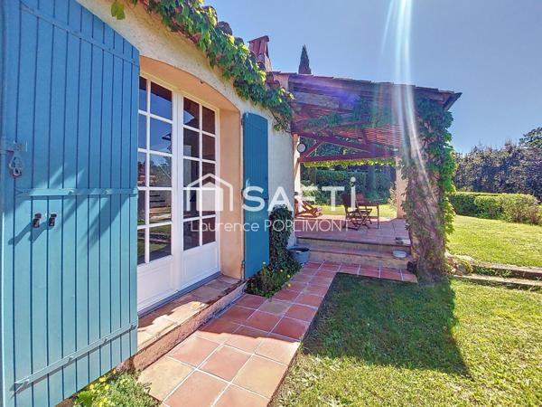 Bastide de 225 m2, 15 min de Saint-Tropez, plage à 10 min, village de Grimaud à pieds.