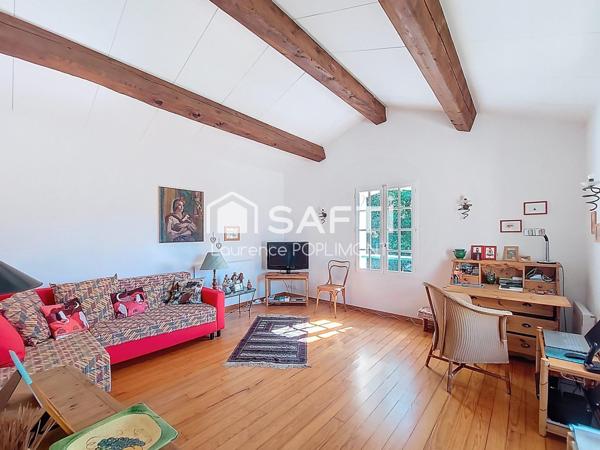 Bastide de 225 m2, 15 min de Saint-Tropez, plage à 10 min, village de Grimaud à pieds.