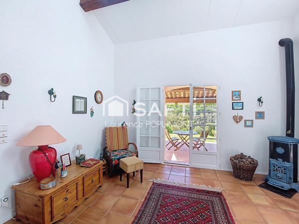 Bastide de 225 m2, 15 min de Saint-Tropez, plage à 10 min, village de Grimaud à pieds.