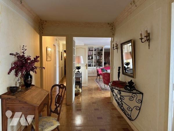 Appartement à Vendre à Enghien-les-Bains (95880) en Val-d'Oise (95), 5 pièces avec parking et cave