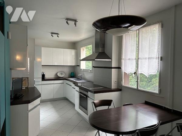 Appartement à Vendre à Enghien-les-Bains (95880) en Val-d'Oise (95), 5 pièces avec parking et cave