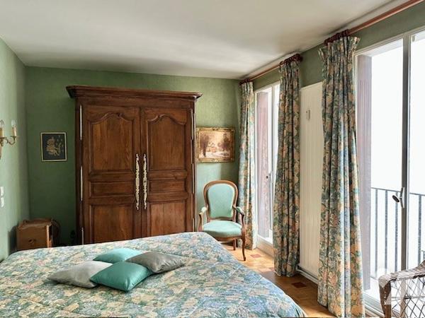 Appartement à Vendre à Enghien-les-Bains (95880) en Val-d'Oise (95), 5 pièces avec parking et cave