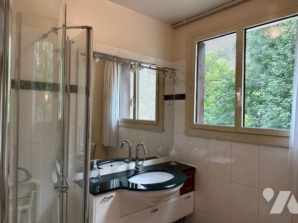 Appartement à Vendre à Enghien-les-Bains (95880) en Val-d'Oise (95), 5 pièces avec parking et cave