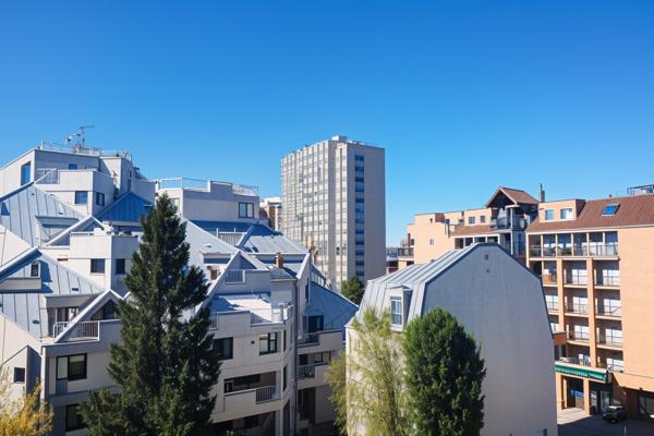 94200 - IVRY SUR SEINE - APPARTEMENT 1 / 2 PIECES de 50 m2 - BALCON
