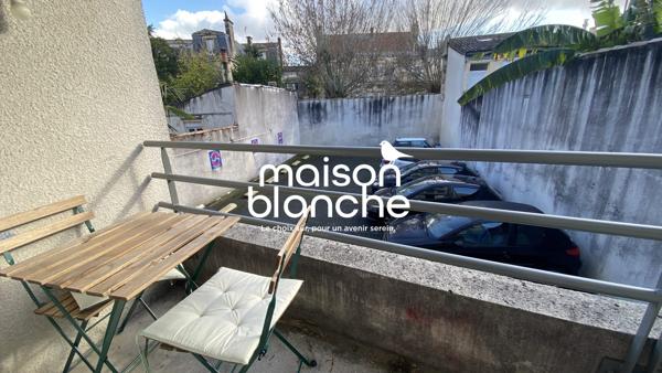 Bordeaux Centre Sud ,Entrée Rue de Pessac: T1 LIBRE avec balcon et possibilité d'un parking privatif !