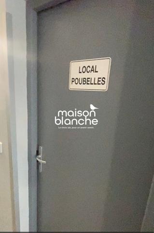 Bordeaux Centre Sud ,Entrée Rue de Pessac: T1 LIBRE avec balcon et possibilité d'un parking privatif !