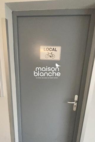 Bordeaux Centre Sud ,Entrée Rue de Pessac: T1 LIBRE avec balcon et possibilité d'un parking privatif !