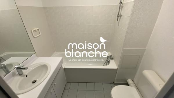Bordeaux Centre Sud ,Entrée Rue de Pessac: T1 LIBRE avec balcon et possibilité d'un parking privatif !