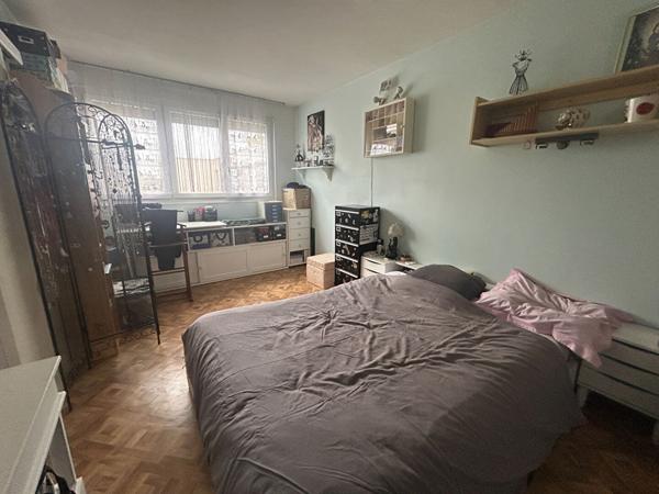 Appartement 4 pièce(s) 83 m2 - Ascenseur - Place de stationnement