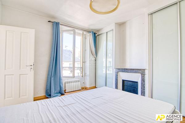 Versailles Saint Louis appartement de 46 M² carrez situé au 3 -ème étage €348 000 ** - Référence 25481