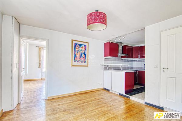 Versailles Saint Louis appartement de 46 M² carrez situé au 3 -ème étage €348 000 ** - Référence 25481