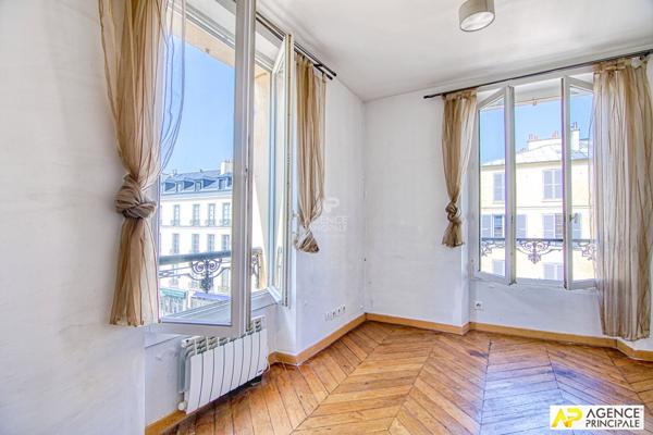 Versailles Saint Louis appartement de 46 M² carrez situé au 3 -ème étage €348 000 ** - Référence 25481