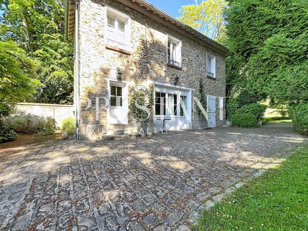 Demeure familiale – 4 chambres – Maison de gardien – garage – jardin clos de 1800m², SAINT REMY LES CHEVREUSE