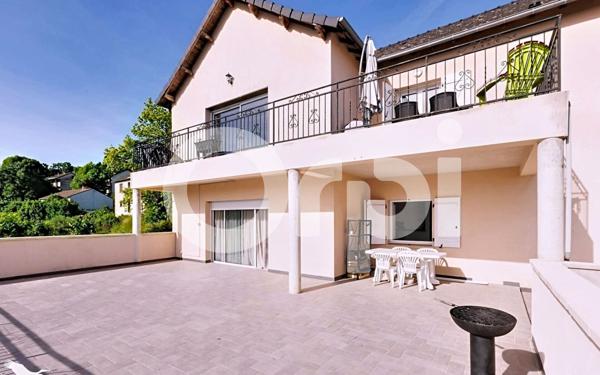 Maison à vendre    9 pièces •  Saint-Hilaire-Peyroux