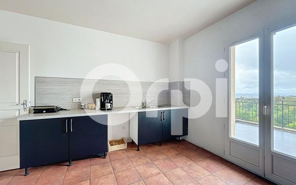 Maison à vendre    9 pièces •  Saint-Hilaire-Peyroux