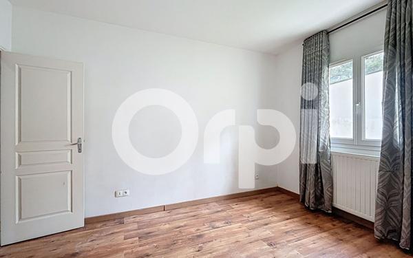 Maison à vendre    9 pièces •  Saint-Hilaire-Peyroux