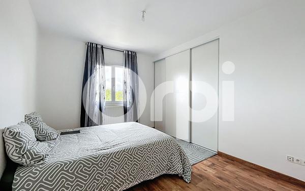 Maison à vendre    9 pièces •  Saint-Hilaire-Peyroux