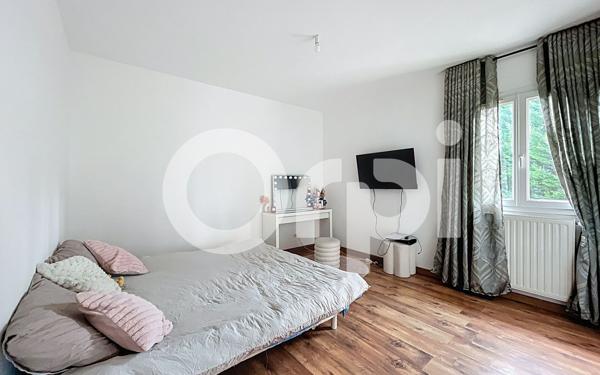 Maison à vendre    9 pièces •  Saint-Hilaire-Peyroux