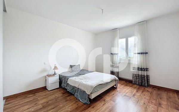 Maison à vendre    9 pièces •  Saint-Hilaire-Peyroux