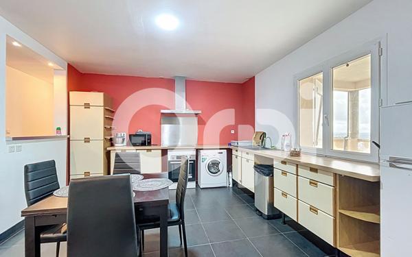 Maison à vendre    9 pièces •  Saint-Hilaire-Peyroux