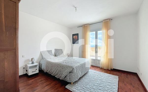 Maison à vendre    9 pièces •  Saint-Hilaire-Peyroux