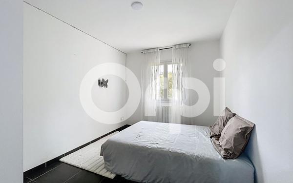 Maison à vendre    9 pièces •  Saint-Hilaire-Peyroux