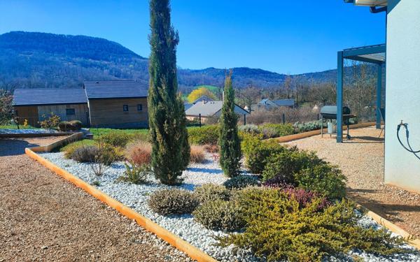 Maison à vendre    4 pièces •  Saint-Laurent-d'Olt