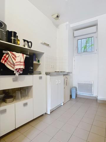 A vendre Place de la Laiterie, Boulevard Descazeaux, appartement type 1 avec cuisine indendante, petite copropriété, chauffage individuel, faibles charges, vendu avec locataire.