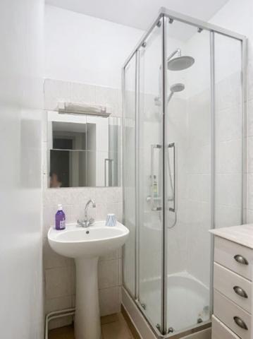 A vendre Place de la Laiterie, Boulevard Descazeaux, appartement type 1 avec cuisine indendante, petite copropriété, chauffage individuel, faibles charges, vendu avec locataire.