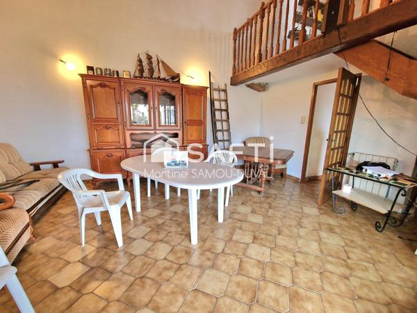 Le Brusc, Vue mer, maison ancienne de plain pied, jardin arboré de 823m2, garage. Maison sous offre