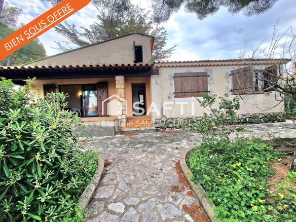Le Brusc, Vue mer, maison ancienne de plain pied, jardin arboré de 823m2, garage. Maison sous offre