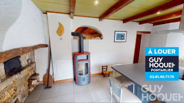 A LOUER CHARMANTE FERME AVEC TERRAIN 1400 M²