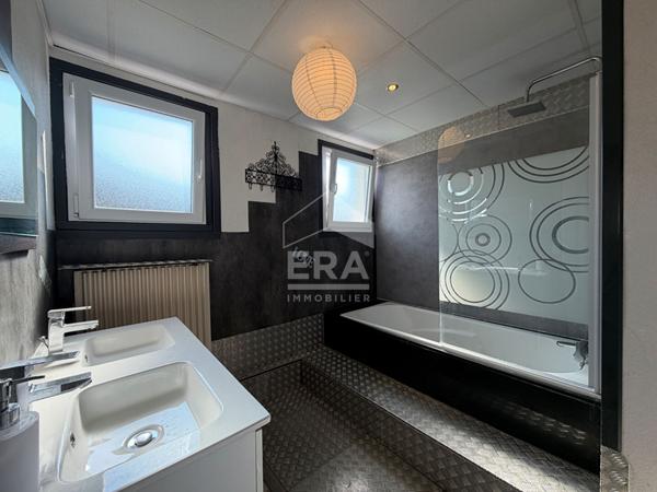 A vendre Périgueux Maison rénovée avec terrasse, garage proche commodités type 4