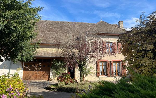 Maison à vendre    5 pièces • 151 m2 Châtenoy-le-Royal