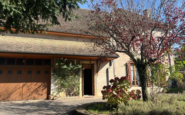 Maison à vendre    5 pièces • 151 m2 Châtenoy-le-Royal