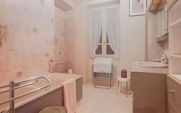 Maison à vendre    5 pièces • 151 m2 Châtenoy-le-Royal